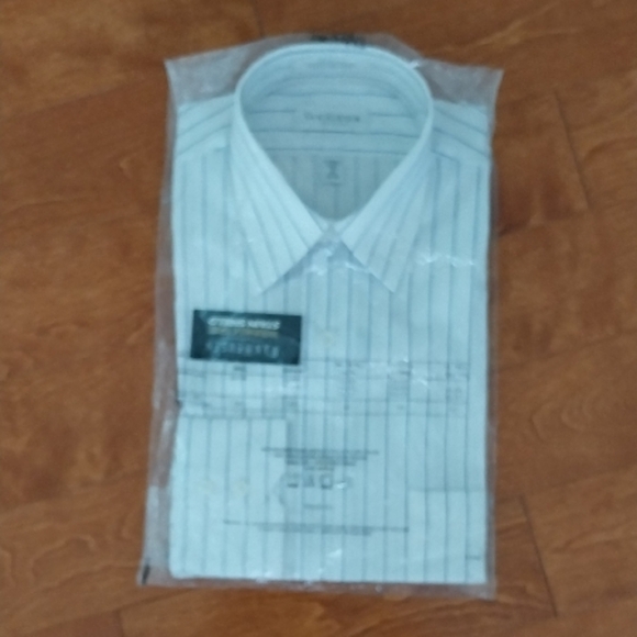 Van Heusen Men's Winkle free Striped Shirt - Picture 4 of 8